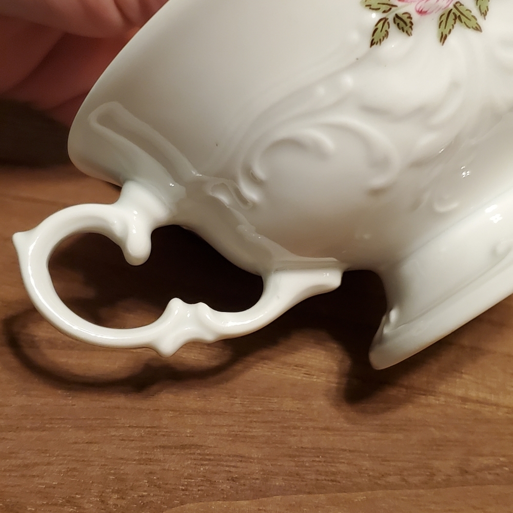 Walbrzych Avon Rose Teacups - Picture 5 of 8